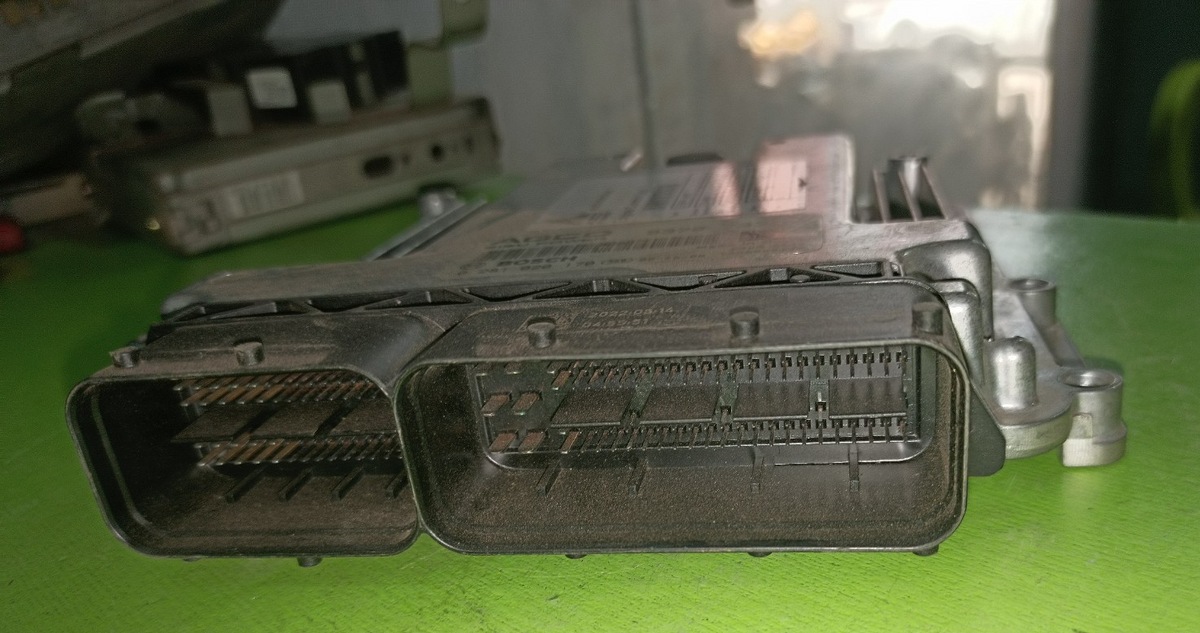 AGCO Sisu Power Engine ECU 837073357 / Bosch 0281020170 - view 3
