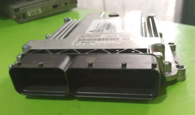 AGCO Sisu Power Engine ECU 837073357 / Bosch 0281020170 - view 2